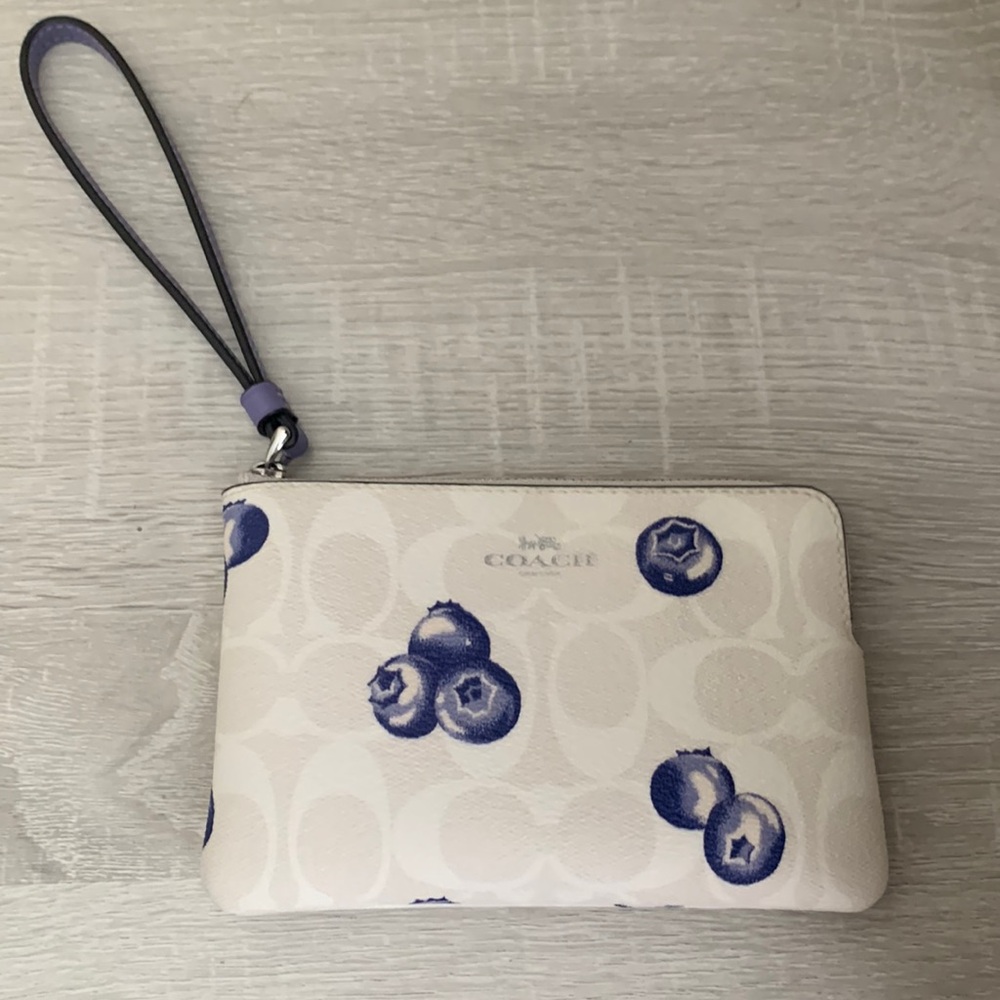 Brand new blueberry coach wristlet/wallet 💙🫐LIMITED EDITION
